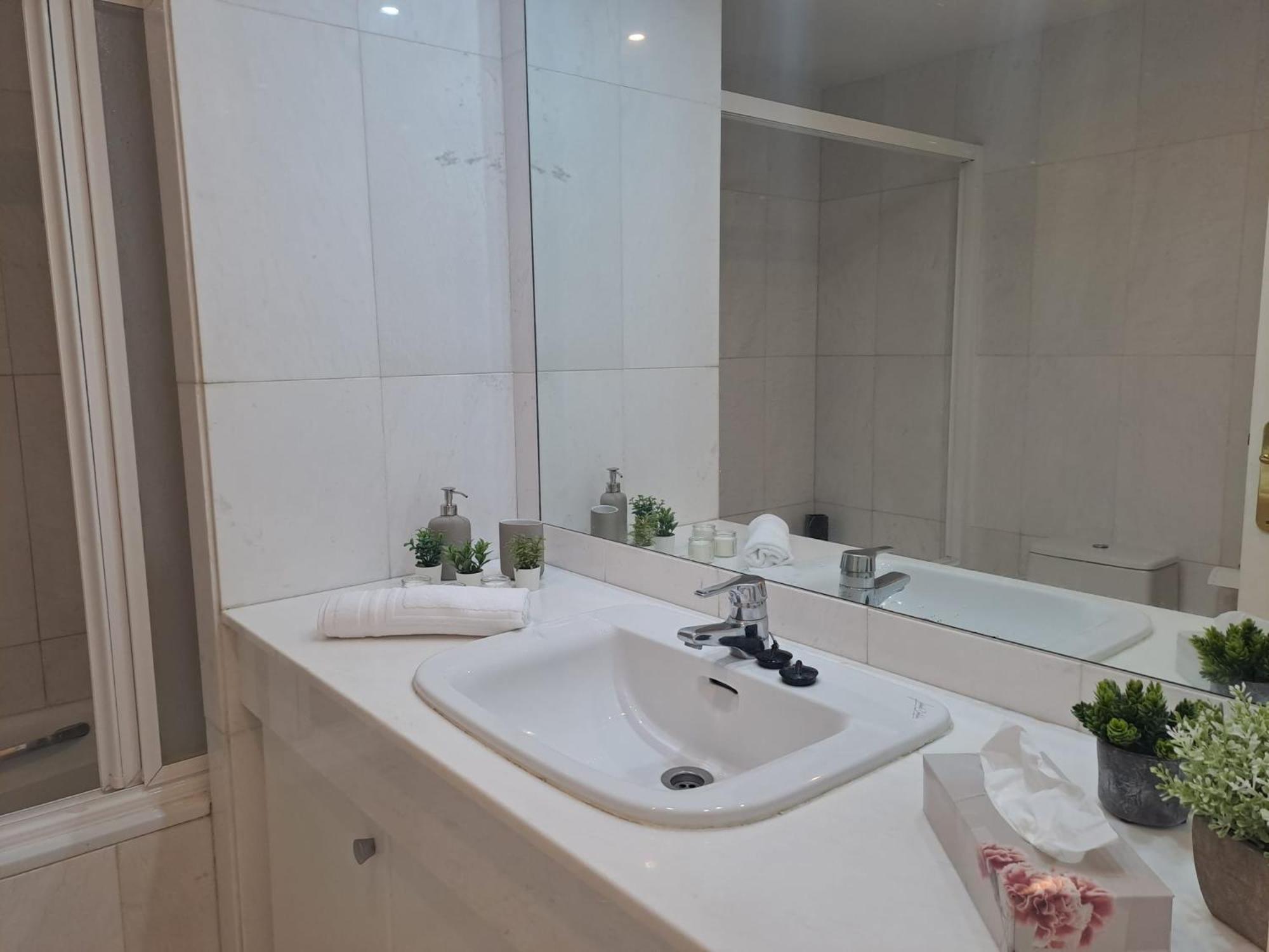 Luminous Apartment In Playas Del Duque , Puerto Banus By Holidays & Home Марбеля Екстериор снимка