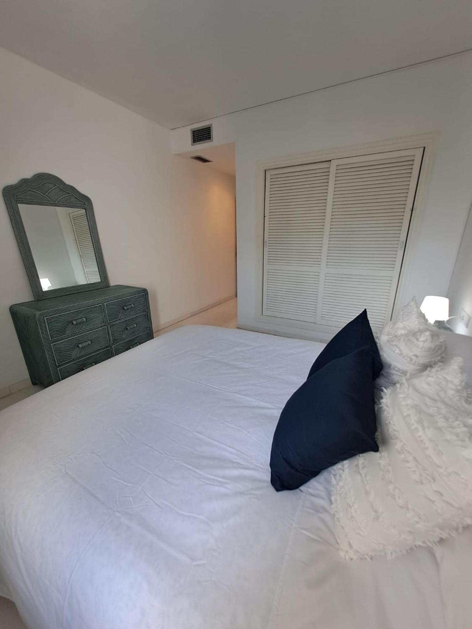 Luminous Apartment In Playas Del Duque , Puerto Banus By Holidays & Home Марбеля Екстериор снимка